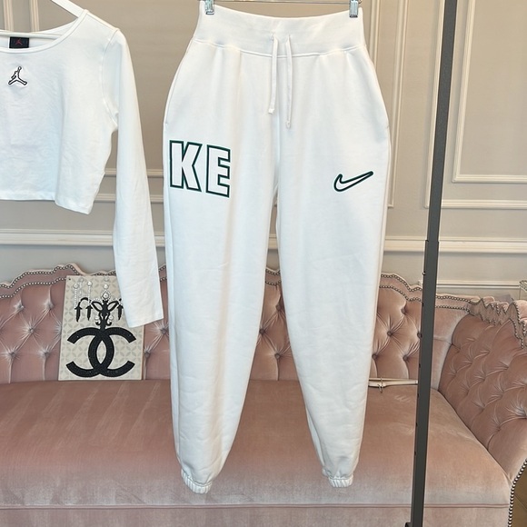 NIKE JORDAN
White Flight Long Sleeve T- SIZE L. - Picture 13 of 17